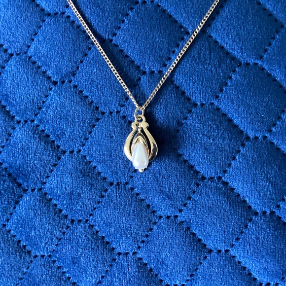Teardrop Faux Pearl Pendant and Chain - Picture 1 of 4